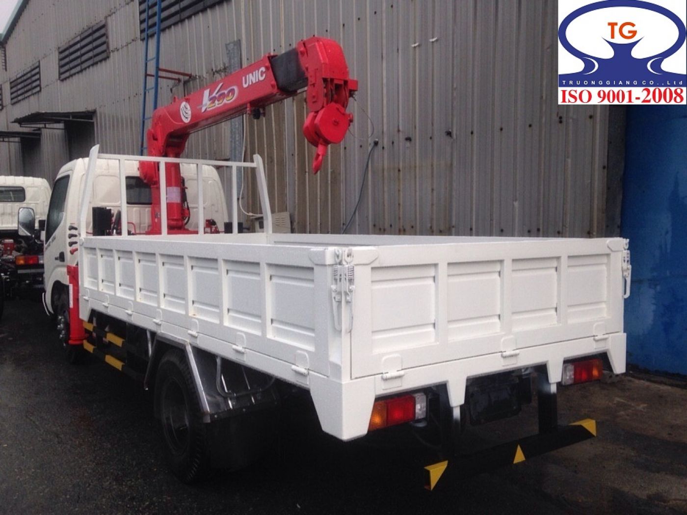 Xe tải Hino WU352L tải trọng 3.5 tấn gắn cẩu
