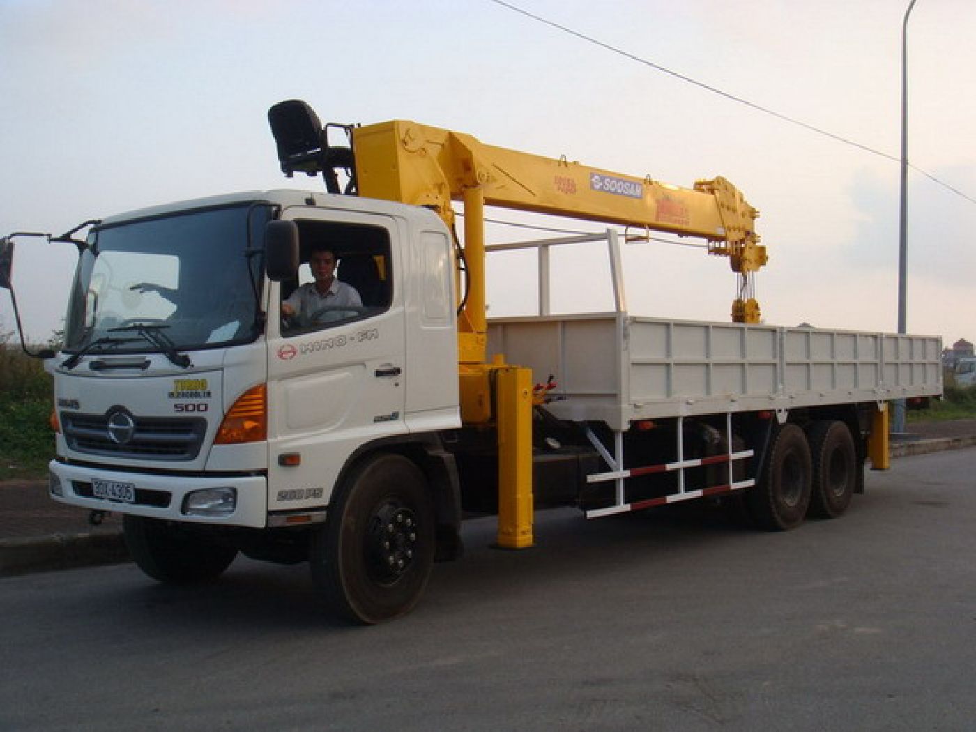 Xe tải Hino FL1 tải trọng 11 tấn gắn cẩu