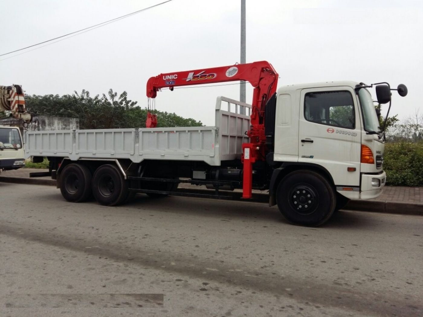 Xe tải Hino FL8 JTSL tải trọng 14.1 tấn gắn cẩu