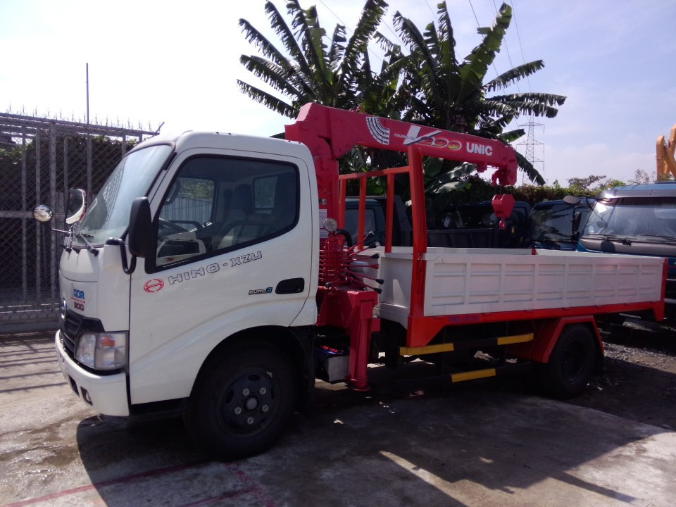 Xe tải Hino WU422L tải trọng 3 tấn gắn cẩu